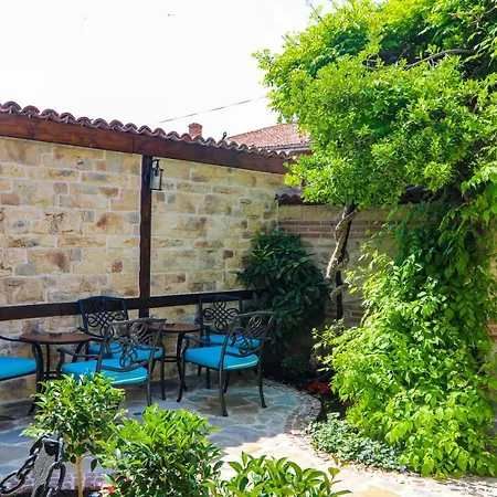 Готель Kirios 3*