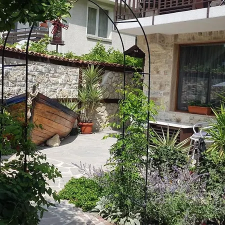 Kirios فندق نيسيبار