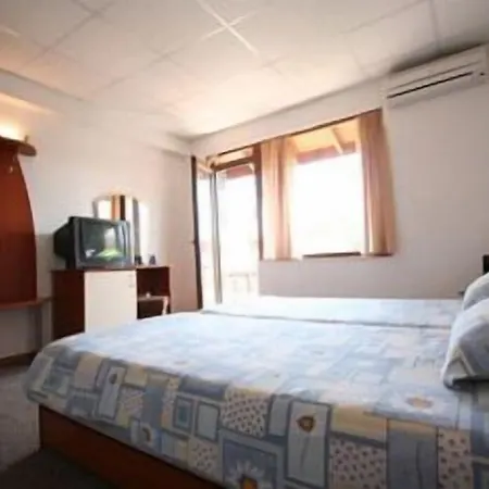 Kirios فندق نيسيبار