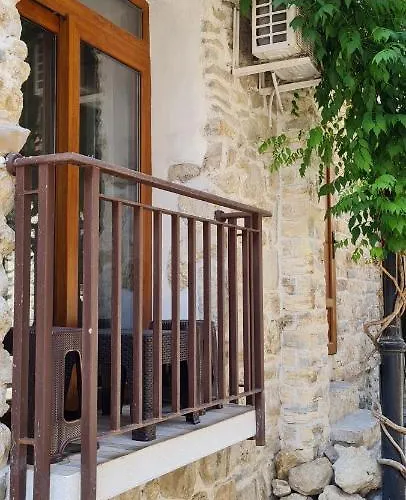 Kirios Ξενοδοχείο Νεσέμπαρ