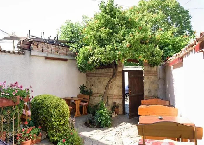 Kirios Ξενοδοχείο Νεσέμπαρ